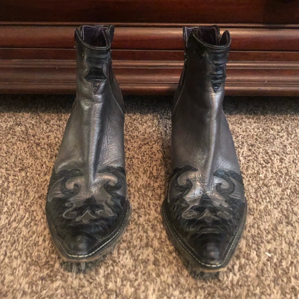 Donald J Pliner ankle cowboy boots